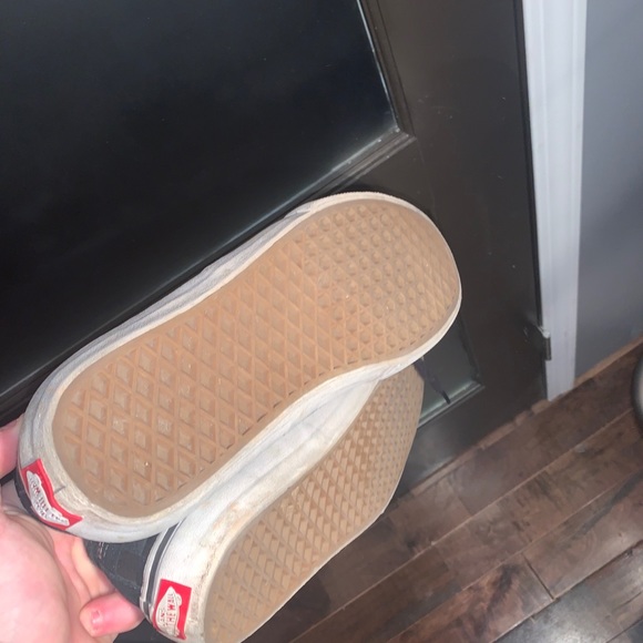 Size 9 Vans classics - Picture 2 of 3
